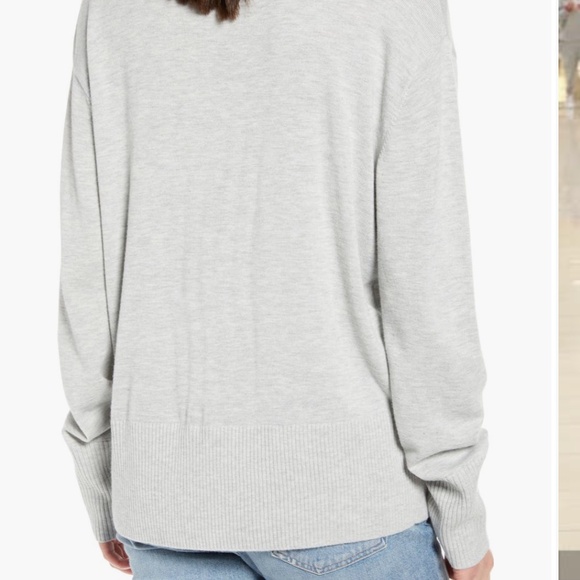 NWT Treasure & Bond V-Neck Sweater. Grey Light Heather. Size S - Picture 2 of 9